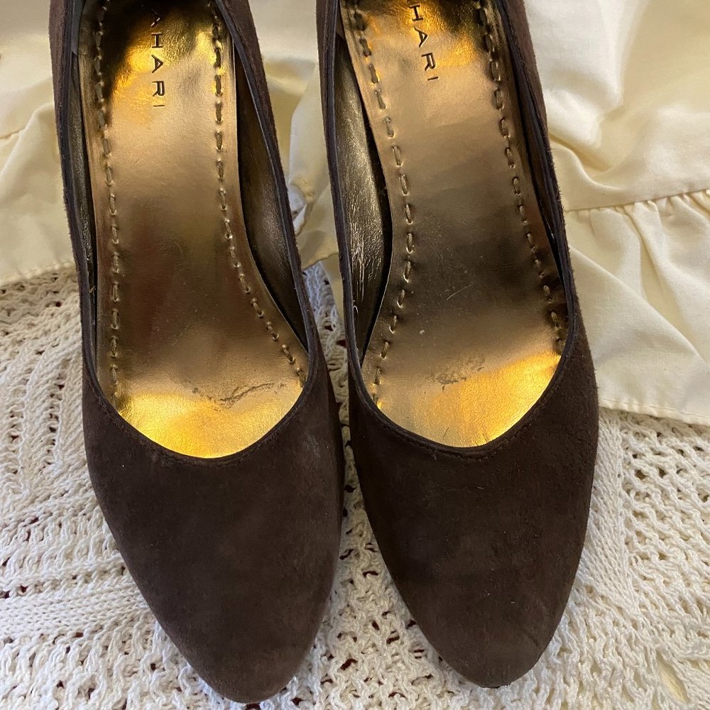 Tahari Brown suede "Flynn: 4"Heels-8M